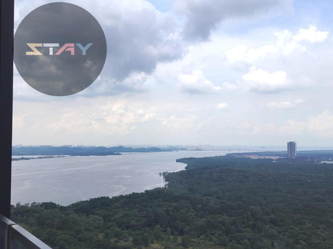 Almas Cozy Studio Escape Netflix 100Mbps Bystay Nusajaya  Bagian luar foto