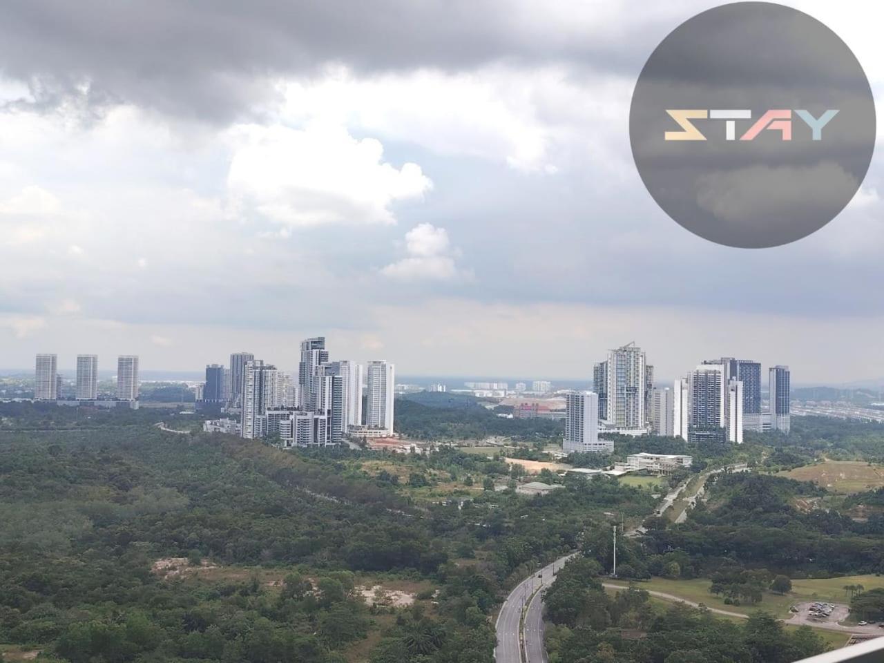 Almas Cozy Studio Escape Netflix 100Mbps Bystay Nusajaya  Bagian luar foto